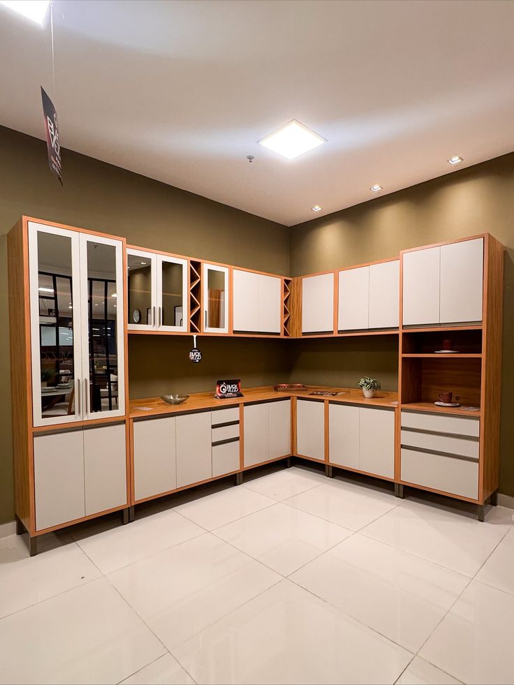 Armário de cozinha modulado montado com portas alinhadas